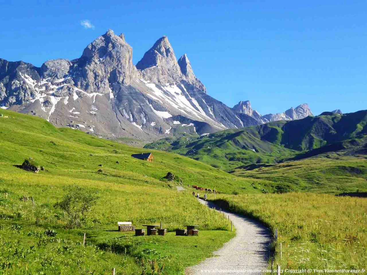 Au pied des Aiguilles d'Arves