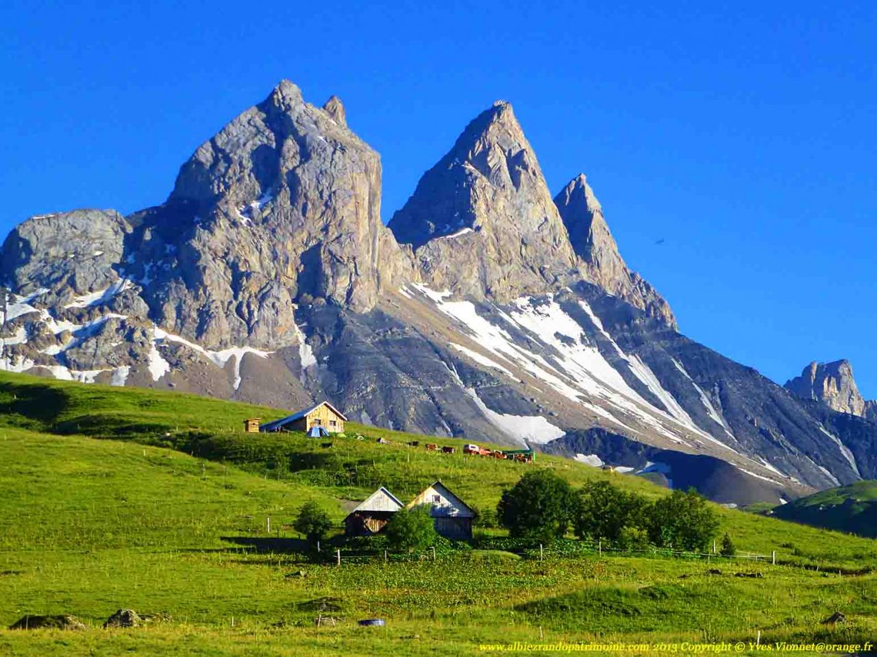 L'alpage au pied des Aiguilles d'Arves