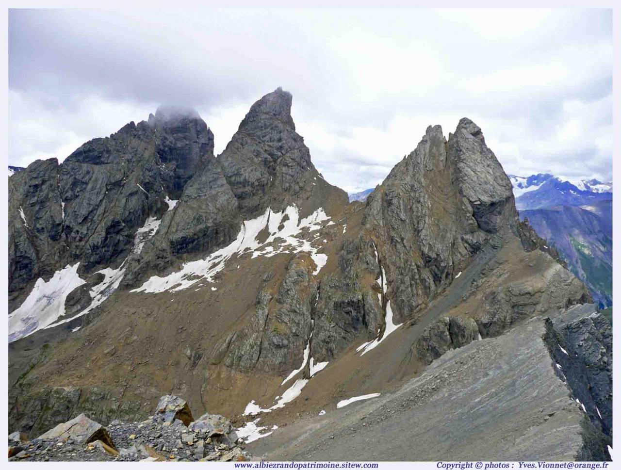 Les Aiguilles d'Arves depuis l'Aiguilles de l'Epaisseur 3200 m