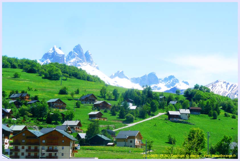 Les Aiguilles d'Arves depuis le Chef Lieu d'Albiez