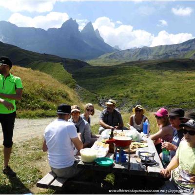 Fondue en alpage au soleil, petite marche / tous les jours