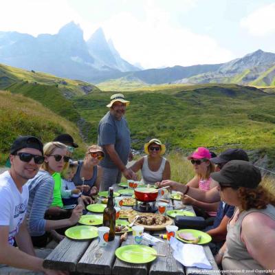 Fondue en alpage au soleil, petite marche / tous les jours