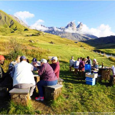 Fondue en alpage au soleil, petite marche / tous les jours