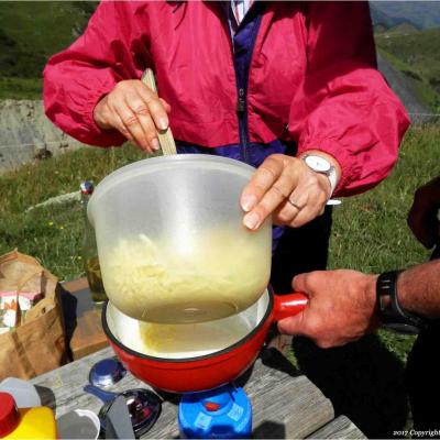 Fondue en alpage au soleil, petite marche / tous les jours