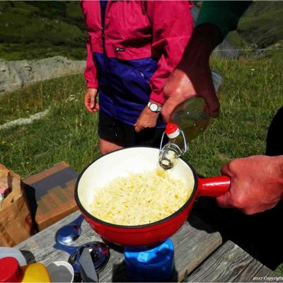 Fondue en alpage au soleil, petite marche / tous les jours